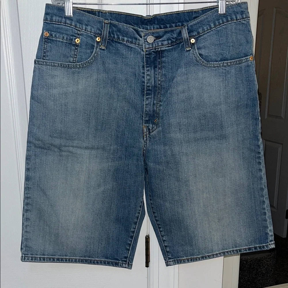 Levi’s 569 denim jean shorts Size 38 - Picture 1 of 7